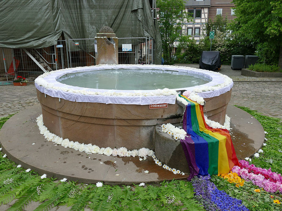 Bluemteppich auf dem Naumburegr Marktplatz (Foto: Karl-Franz Thiede)